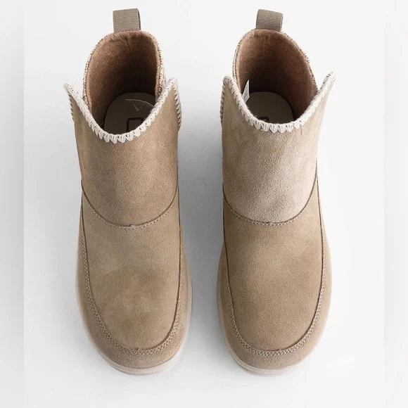 Hey Dude Mel Suede Tan Winter Boots with Quilted Collar - Picture 5 of 6